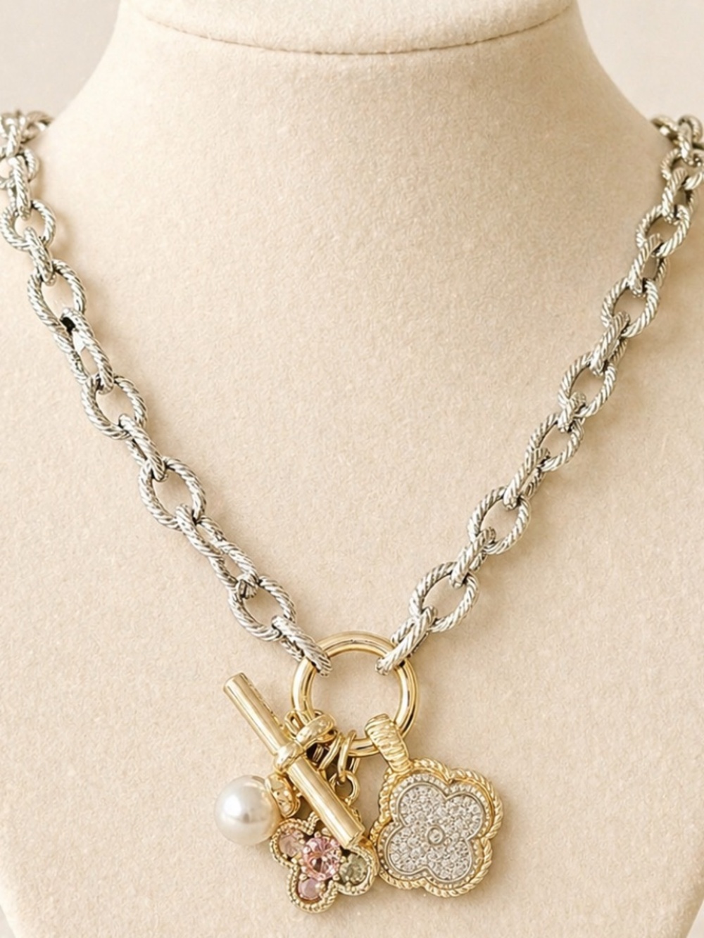 Silver hammered chain link necklace with carabiner, clover and pearl pendants